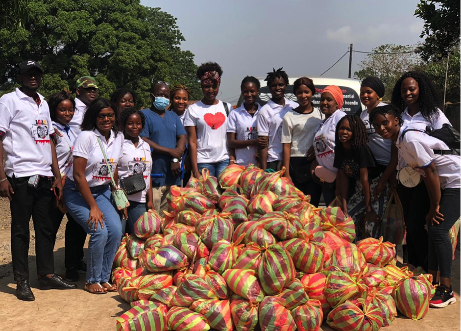 2021 – Dons d’habillements à la cité de la solidarité à Taouyah (Conakry)